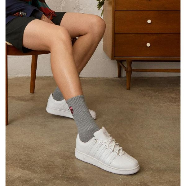 K-Swiss Women's Classic VN Leather Sn eaker 97321-101White/White