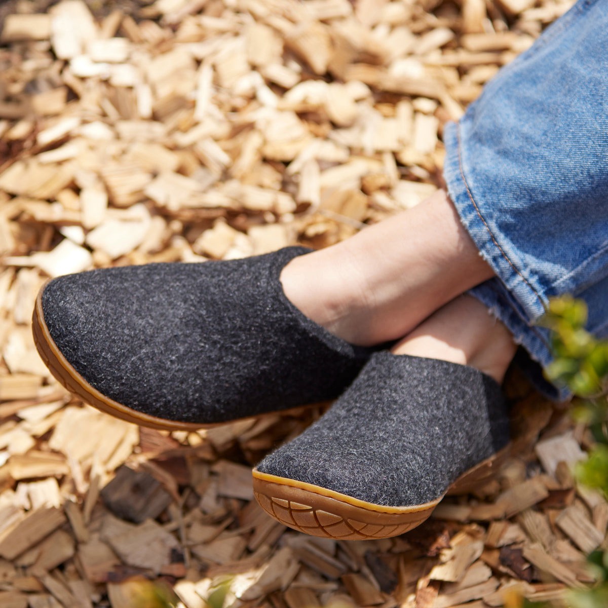 Glerups Unisex AR-02 Felt Shoes Charocal Honey Rubber Sole