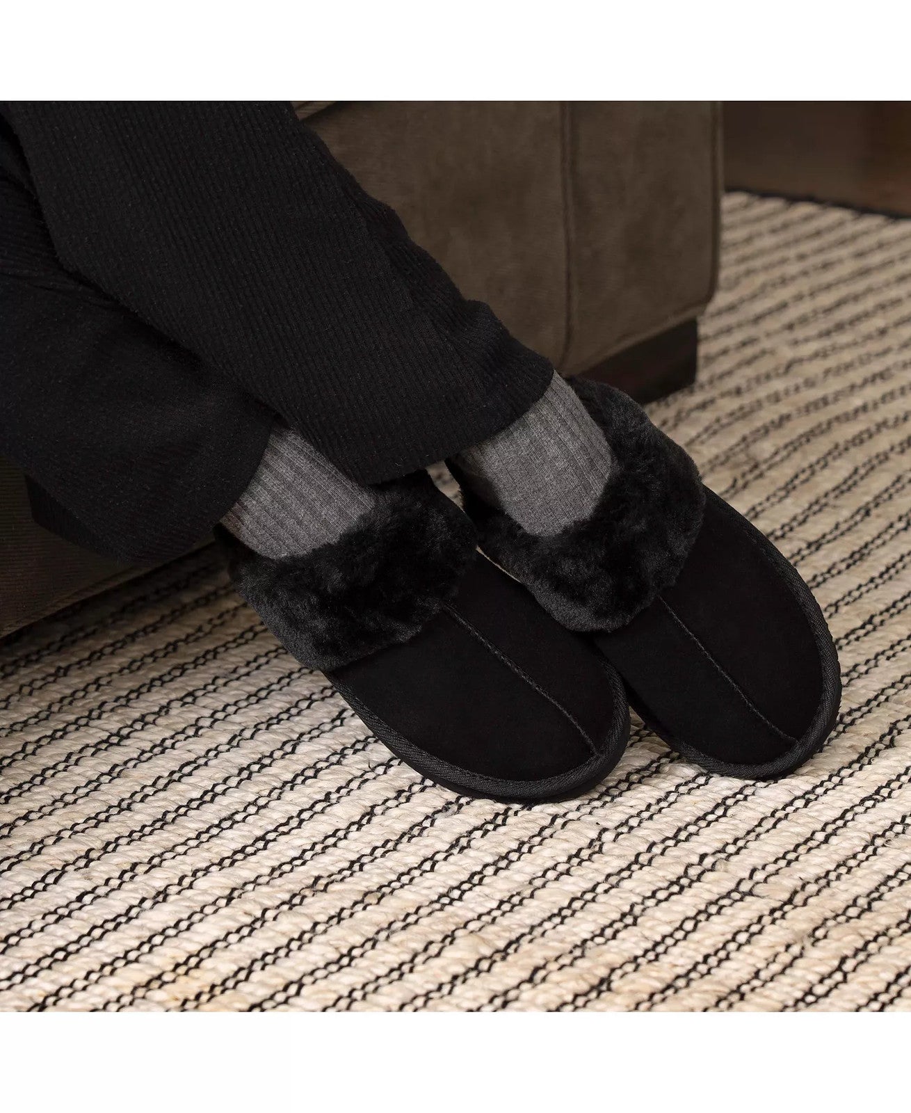 Minnetonka Moccasins 3329 - Women's Sheepskin Slide - Black