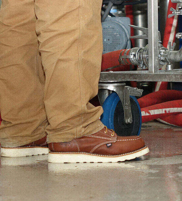 THOROGOOD American Heritage – 8″ Tobacco Moc Toe – MAXWear Wedge 814-4201